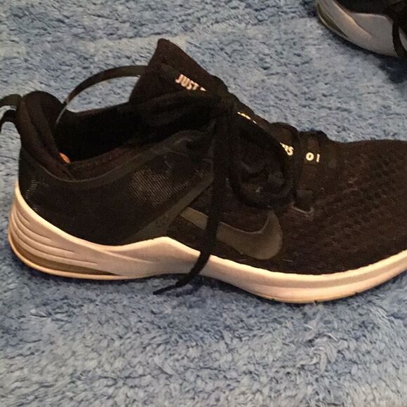 Nike women’s sneakers - Picture 2 of 3